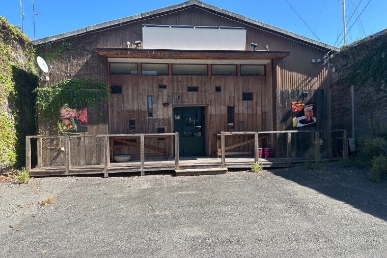 万代倉庫Bの外観写真